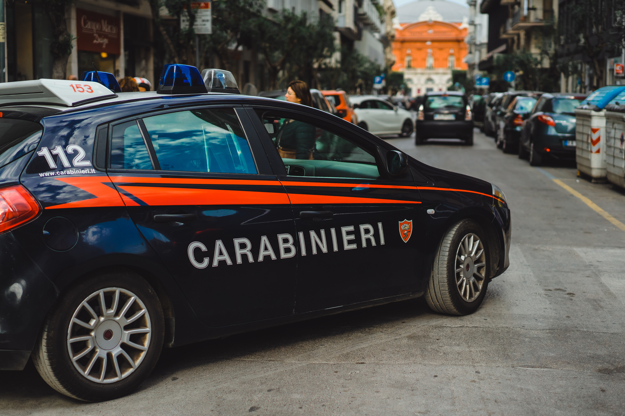 Tragedia nella Scuola allievi marescialli di Firenze: carabiniera 24enne si chiude in aula e si toglie la vita