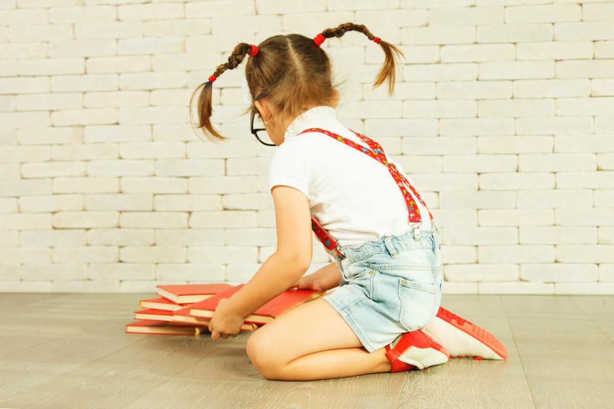 Bimba corre a scuola da sola e salva la mamma: "E' sul pavimento, non si sveglia”